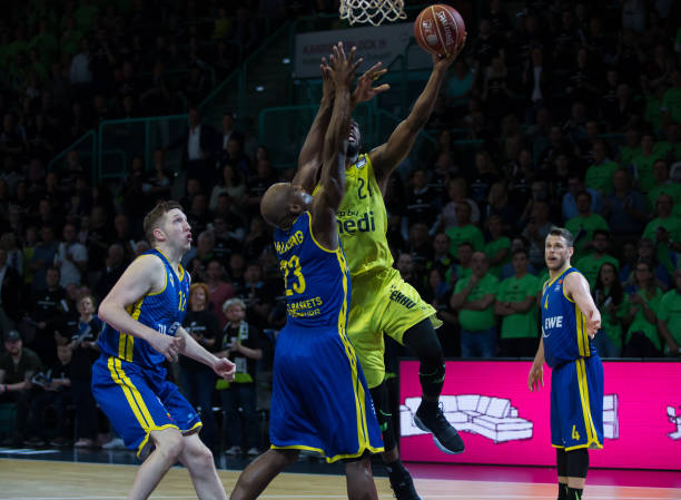 詹姆斯并不 詹姆斯并不